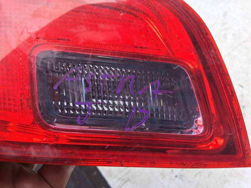 2013 VAUXHALL ASTRA J ESTATE NSR PASSENGER SIDE REAR INNER TAIL LIGHT 13282246