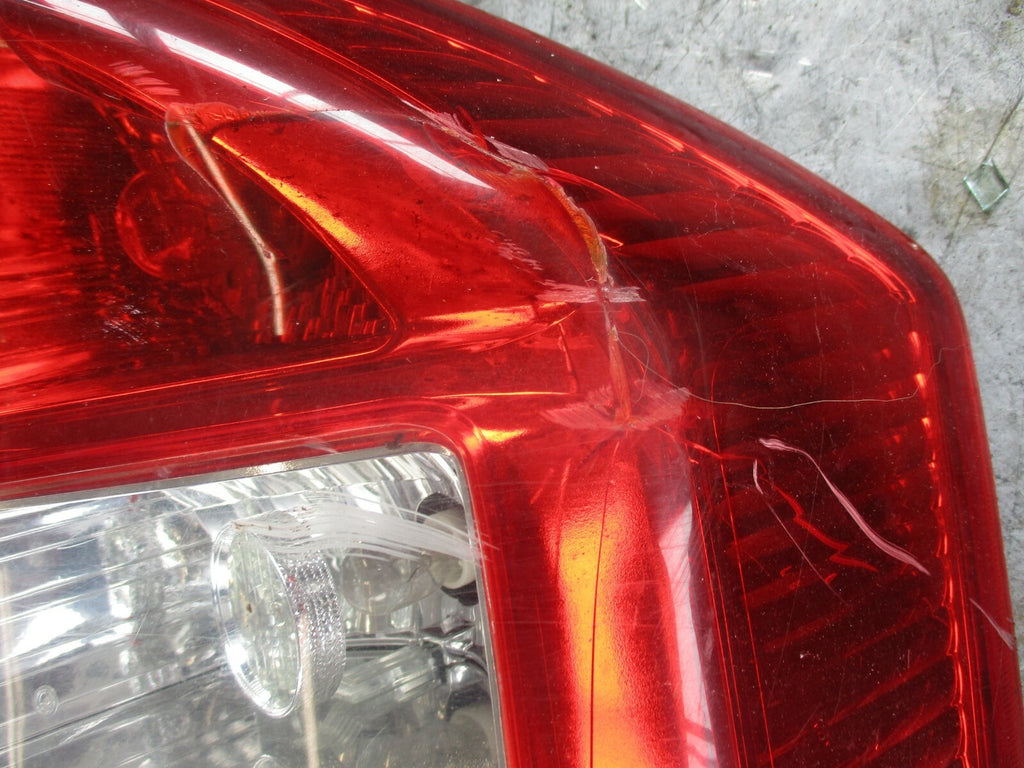 KIA CARENS UN (MK2) OSR OFF DRIVER SIDE REAR LIGHT LAMP RIGHT BULB (DAMAGED)