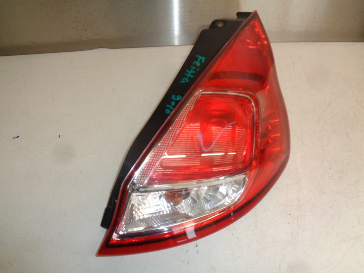 FORD FIESTA MK7 2016 OSR DRIVER SIDE REAR TAILLIGHT TAIL LAMP C1BB13404AE