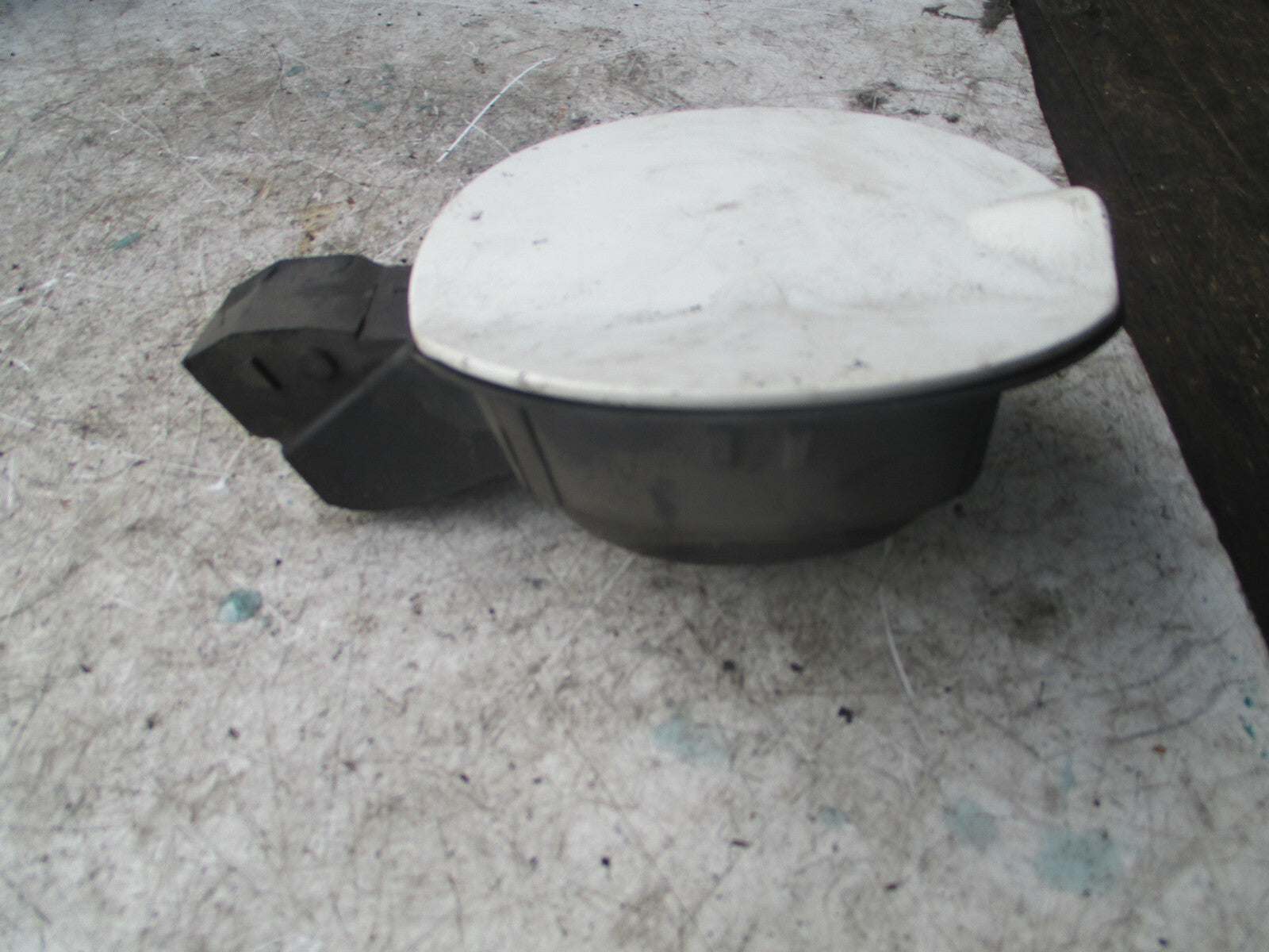 PEUGEOT BIPPER MK1 2015 1.3 DIESEL FUEL FILLER FLAP COVER WHITE