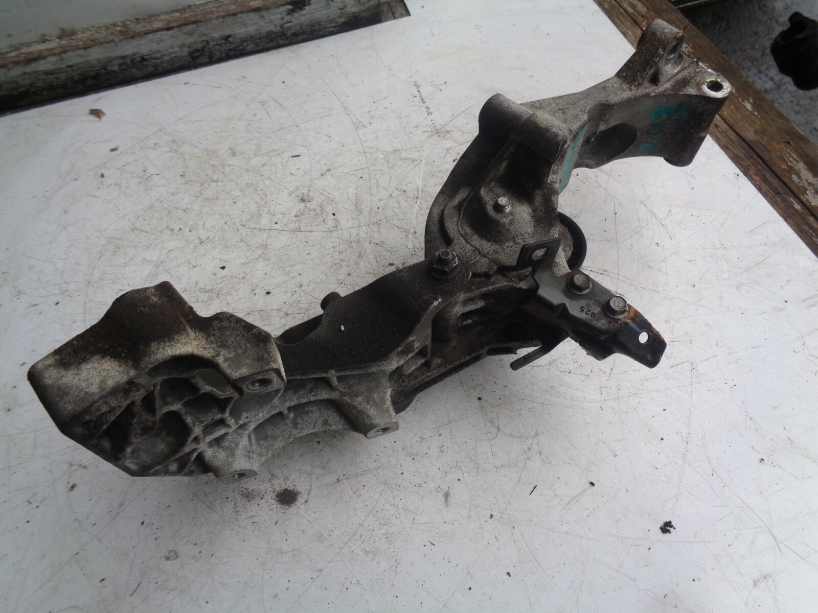 VAUXHALL MOKKA 2013 DRIVE BELT TENSIONER 55565570