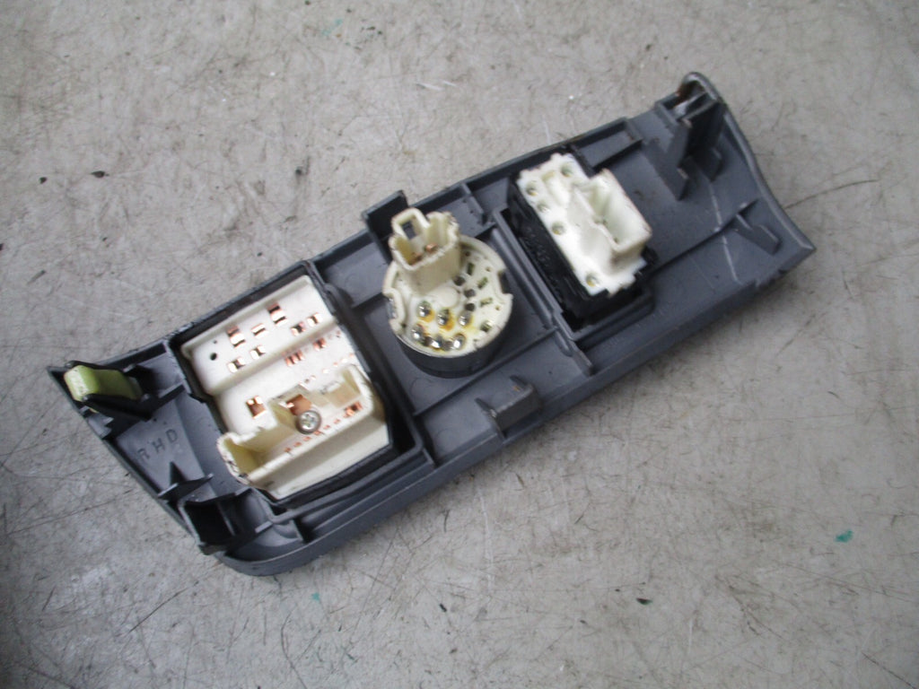 TOYOTA RAV 4 2003 WING MIRROR CONTROL SWITCH BUTTON