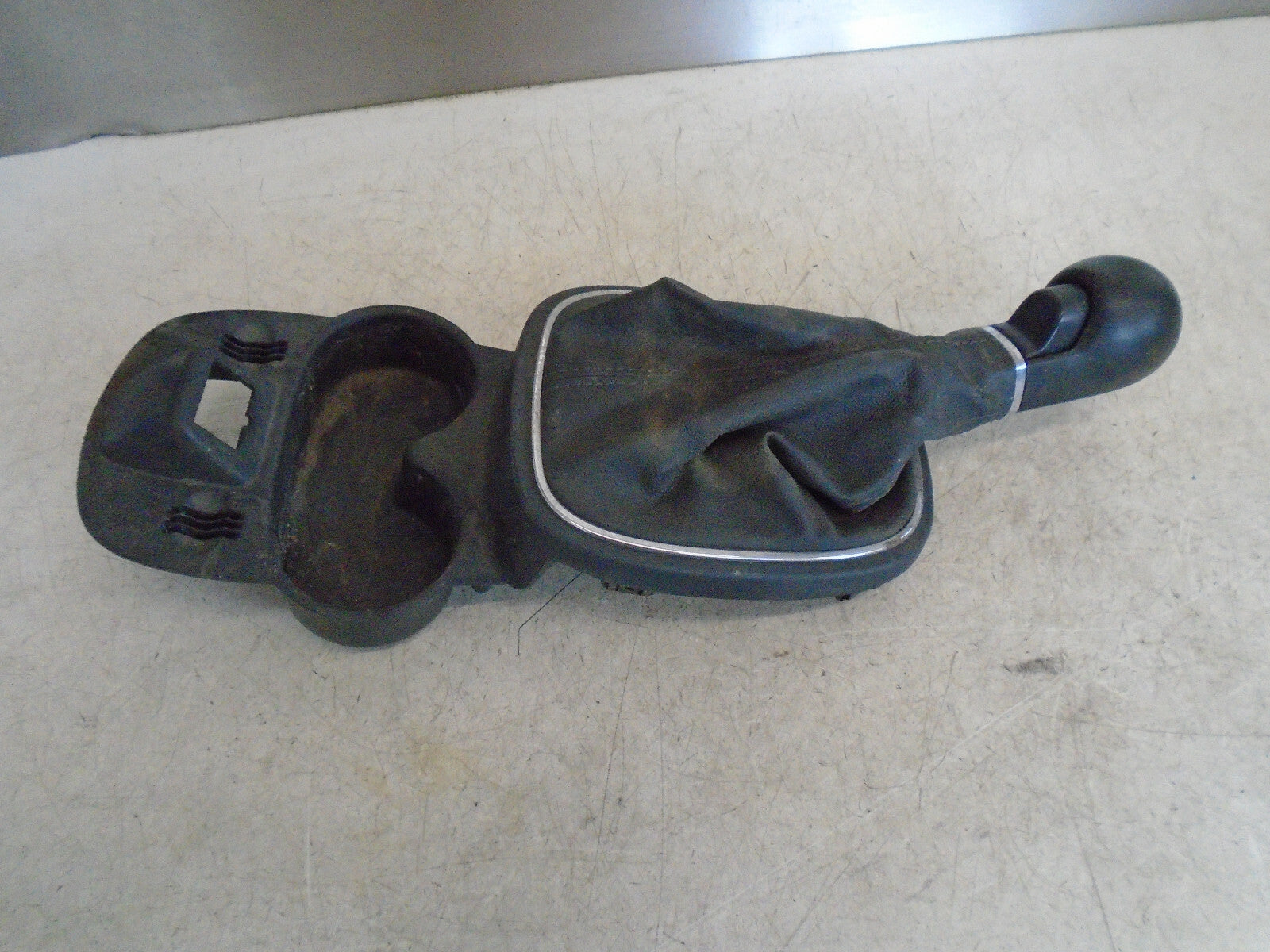 VAUXHALL CORSA D 2013 GEAR KNOB GAITER CENTRE CONSOLE TRIM SURROUND 13254966