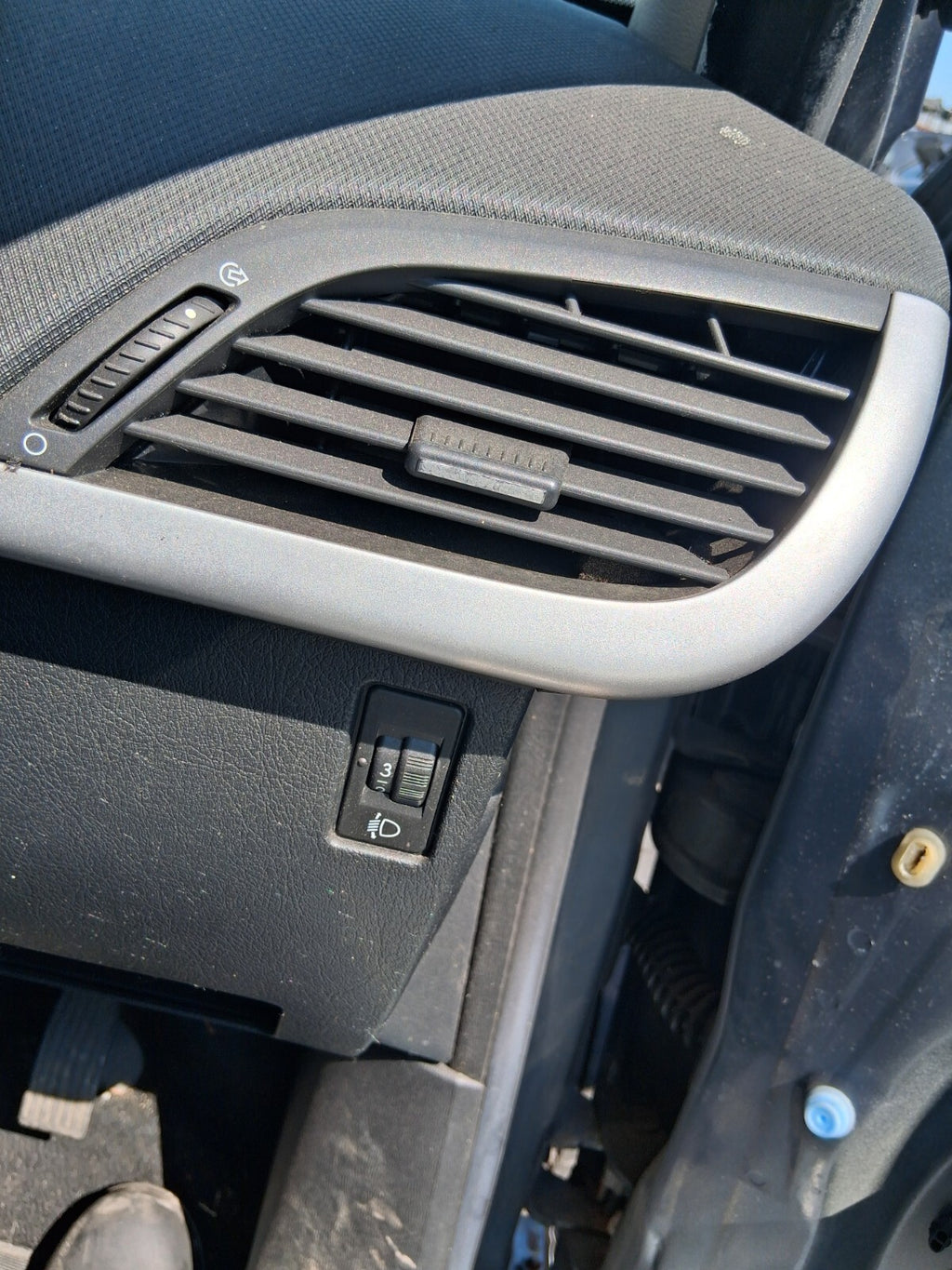 2009 PEUGEOT 207 OSF DRIVER SIDE FRONT RIGHT DASHBOARD AIRVENT