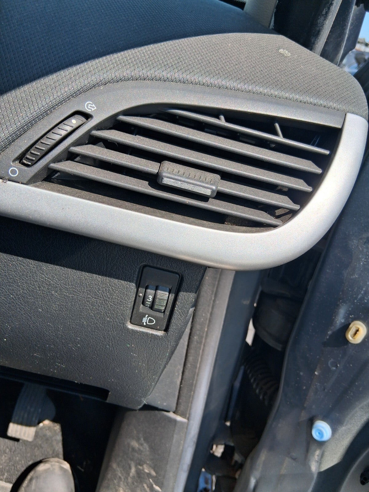 2009 PEUGEOT 207 OSF DRIVER SIDE FRONT RIGHT DASHBOARD AIRVENT