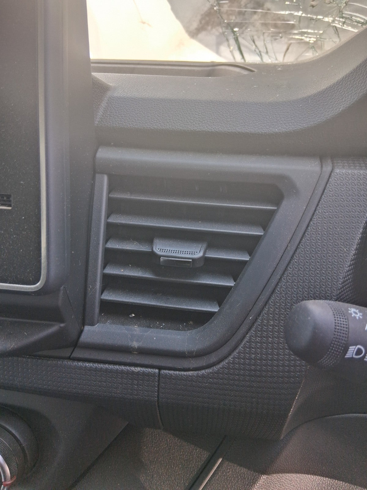 2025 RENAULT TRAFIC X82 MK3 FRONT DASH BOTH CENTER AIR VENTS