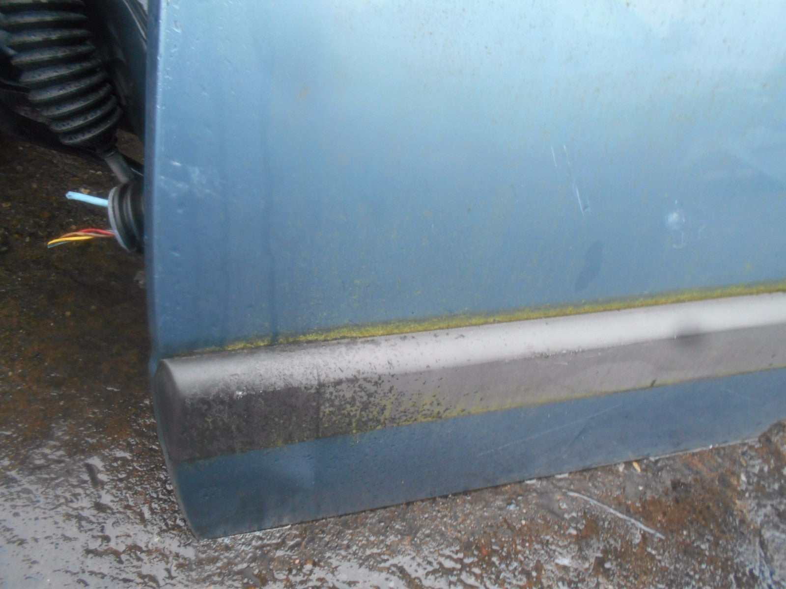 VOLKSWAGEN VW PASSAT B3 (MK3) 1990 NSR PASSENGER SIDE REAR COMPLETE DOOR BLUE