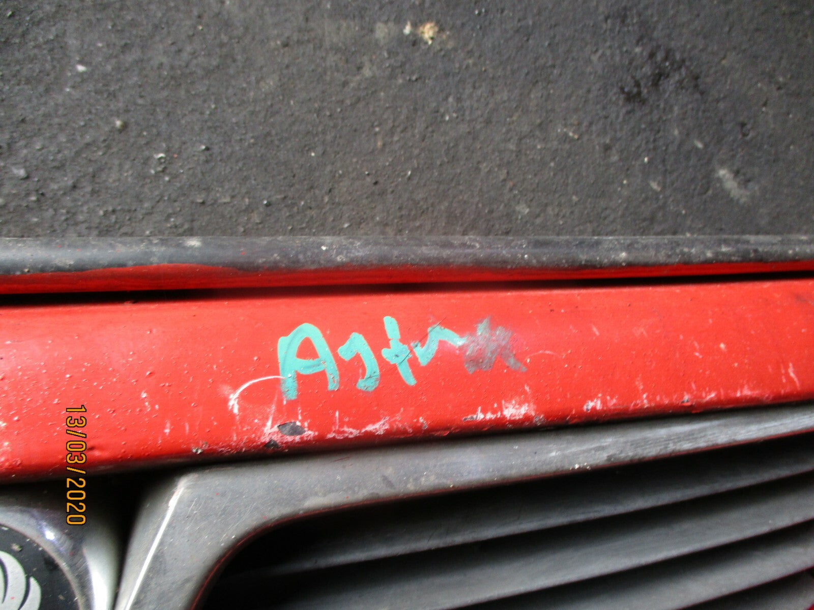 VAUXHALL ASTRA F 1997 FRONT GRILL GRILLE BADGE EMBLEM RED 90452421