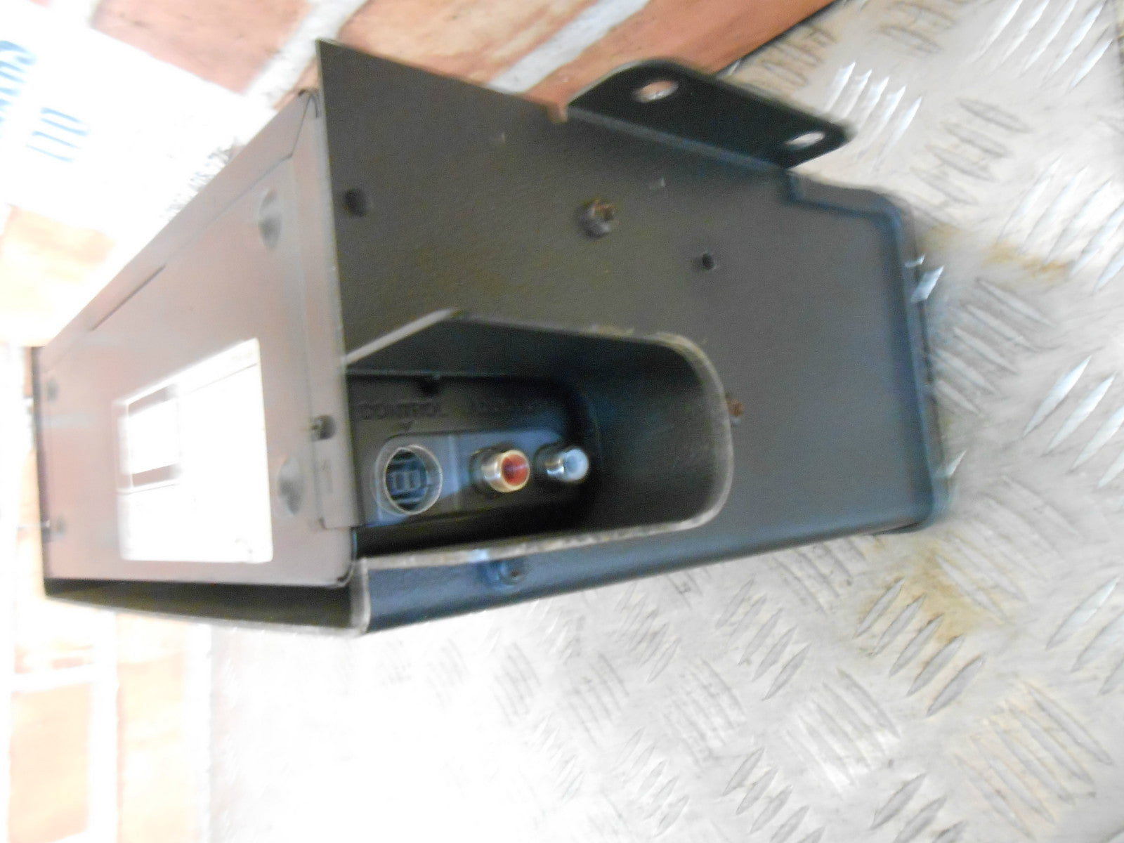 DAEWOO MUSSO FJ 2002 SONY CDX 646 CD CHANGER CARTRIDGE & DAEWOO MOUNTING BOX