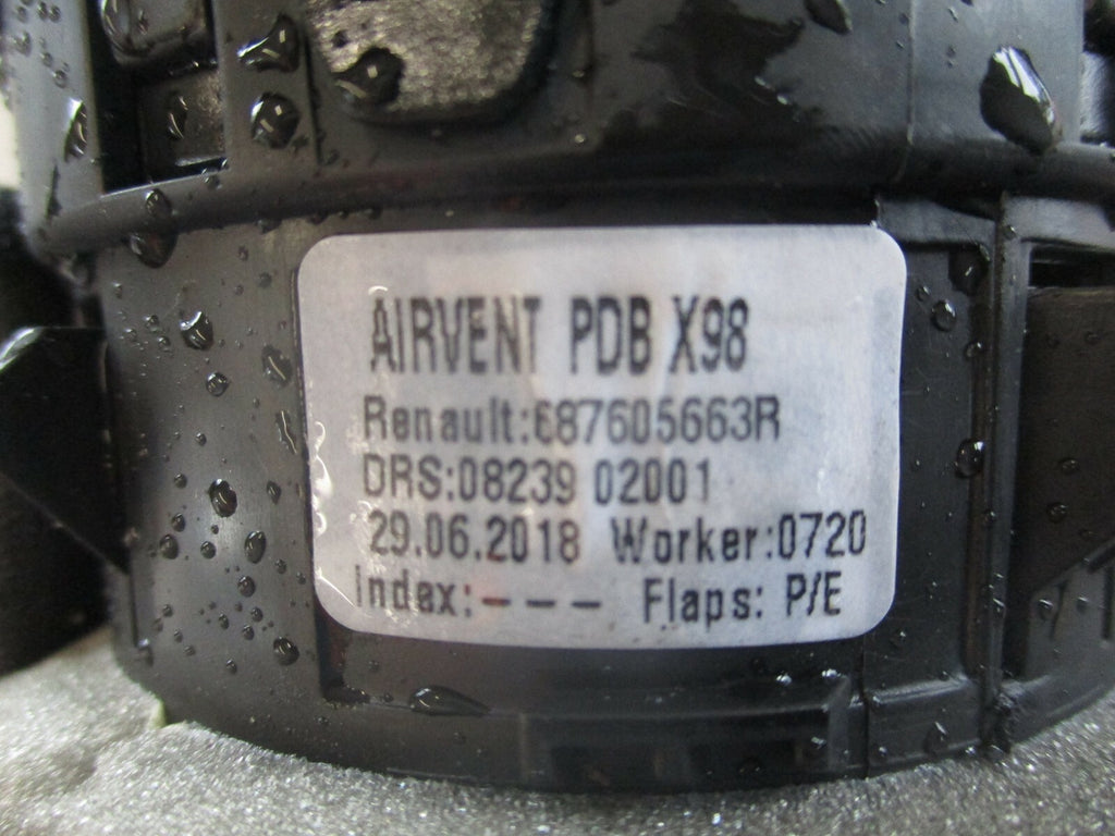 RENAULT CLIO X98 (MK4) NEAR OFF SIDE FRONT DASHBOARD AIR VENT 0823902001