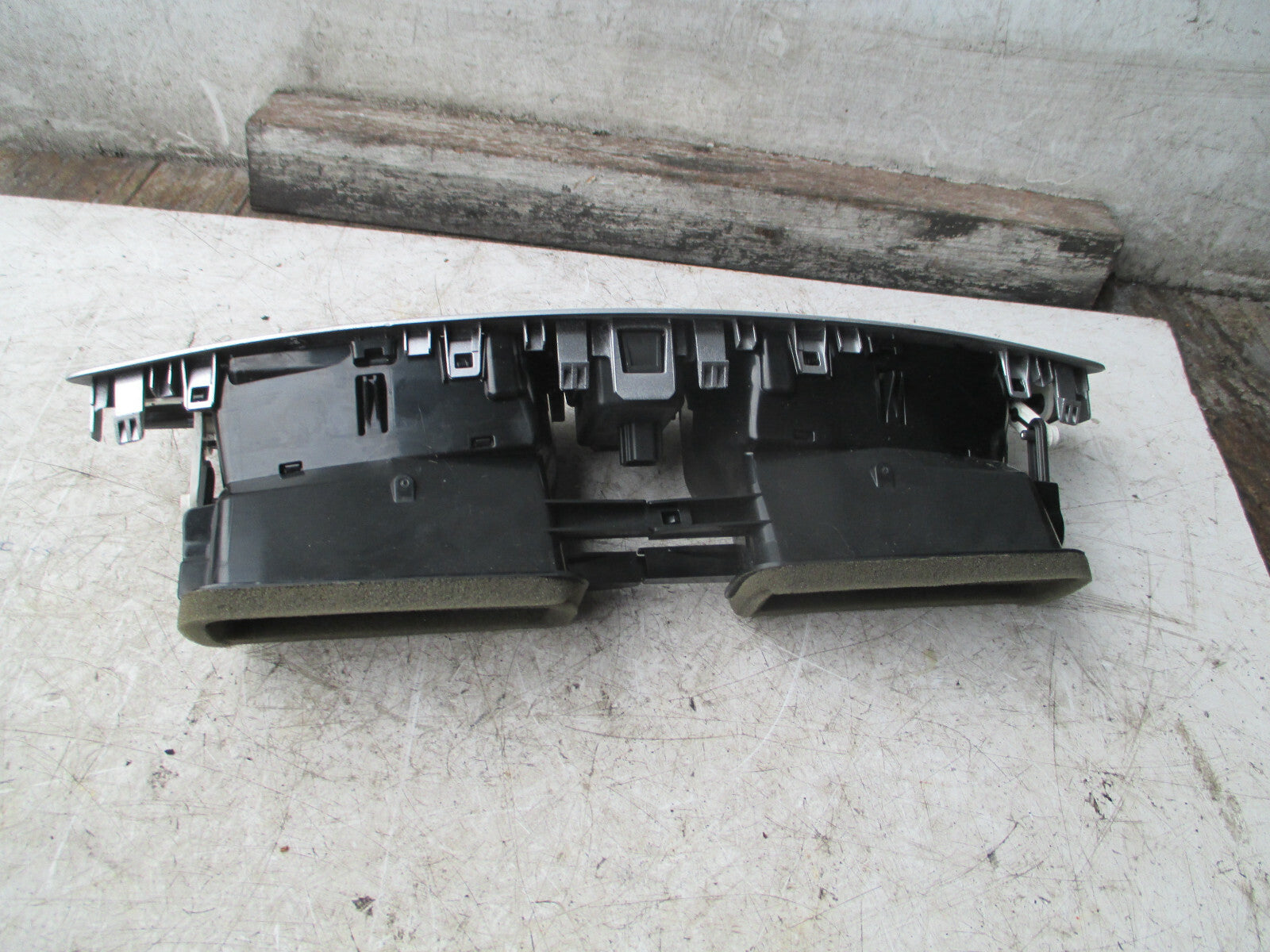RENAULT SCENIC MK3 2012 DASHBOARD CENTRE AIR VENTS 682600031R