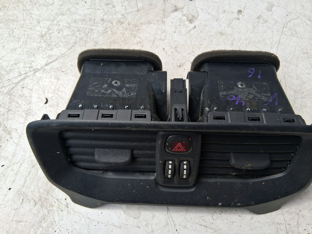 2016 VOLVO V40 DASH CENTER DOUBLE AIR VENT AND HAZARD SWITCH