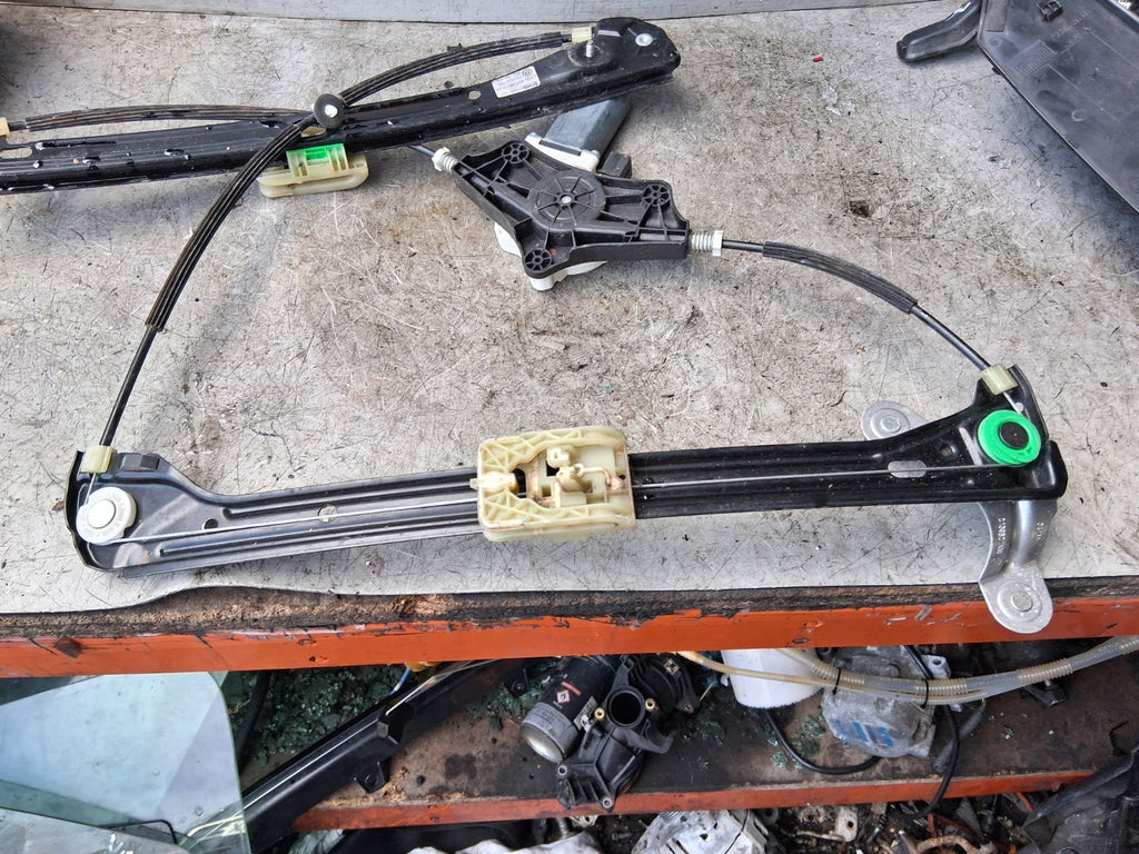 2013 VW GOLF MK7 NSF PASSENGER SIDE FRONT WINDOW MOTOR & REGULATOR 5G4837461H