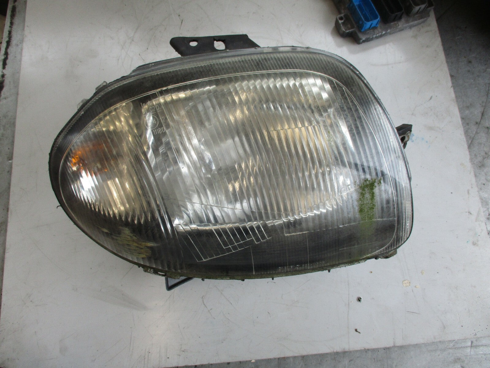 RENAULT CLIO MK2 PRE FACELIFT OS DRIVER RIGHT OFF SIDE HEADLIGHT HEADLAMP