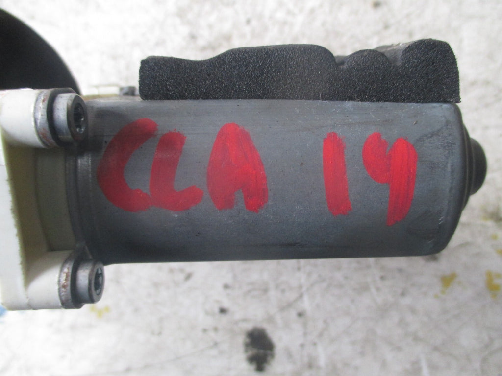 MERCEDES A CLASS W176 2016 OSF DRIVER SIDE FRONT DOOR WINDOW MOTOR A61041113