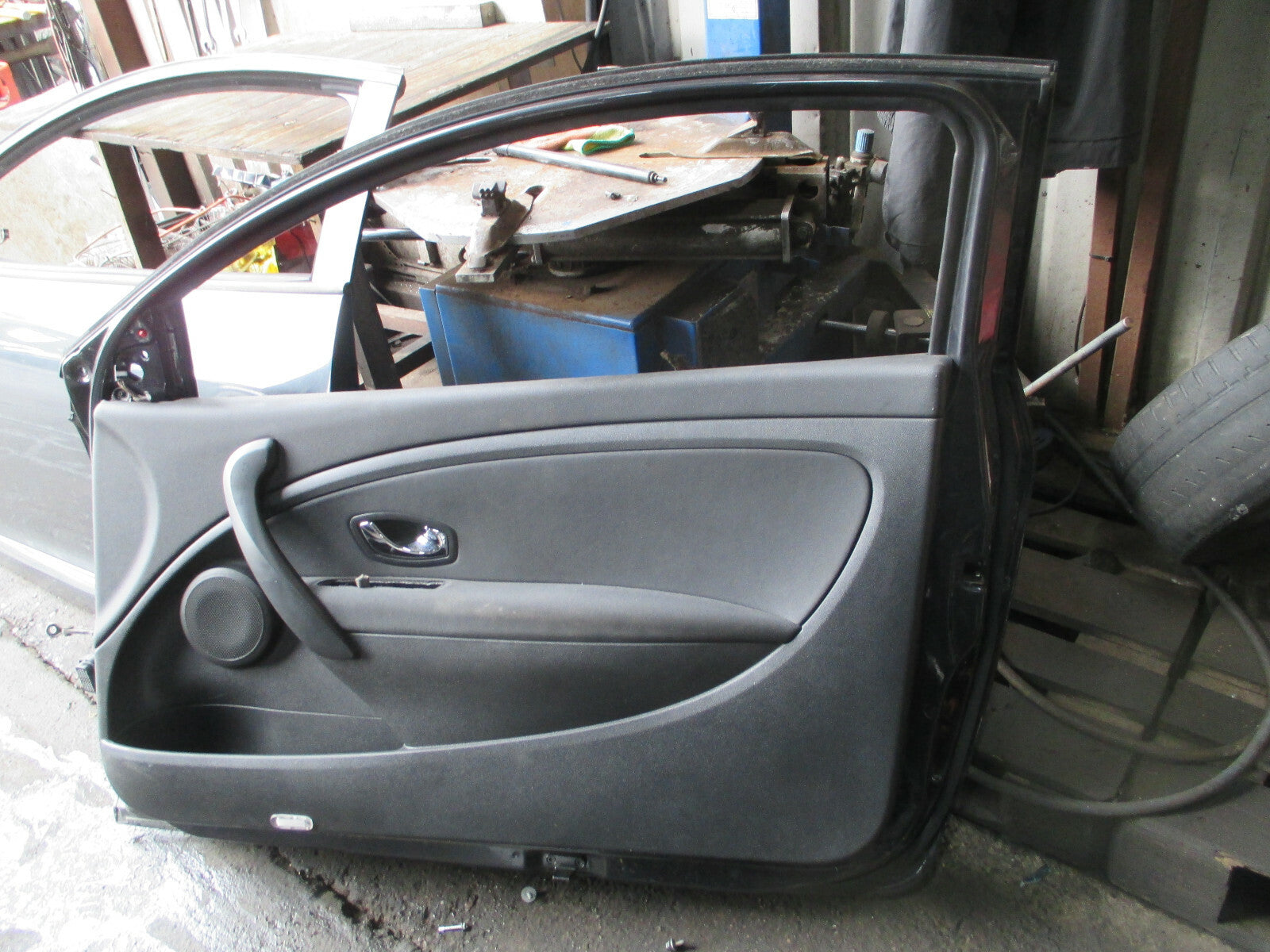 RENAULT MEGANE MK3 2013 OSF DRIVER SIDE COMPLETE DOOR GRIS ECLIPSE