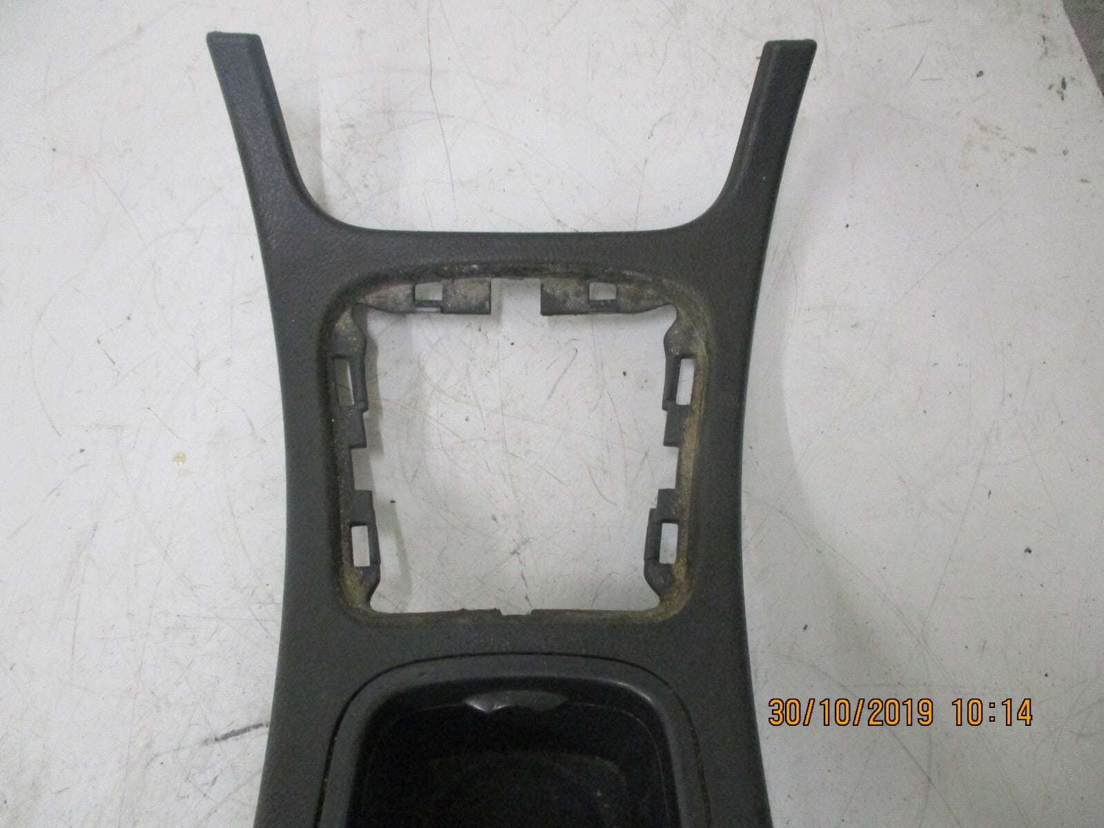 RENAULT LAGUNA MK2 2005 GEARSTICK CENTRE SURROUND TRIM HAZARD SWITCH 8200285197