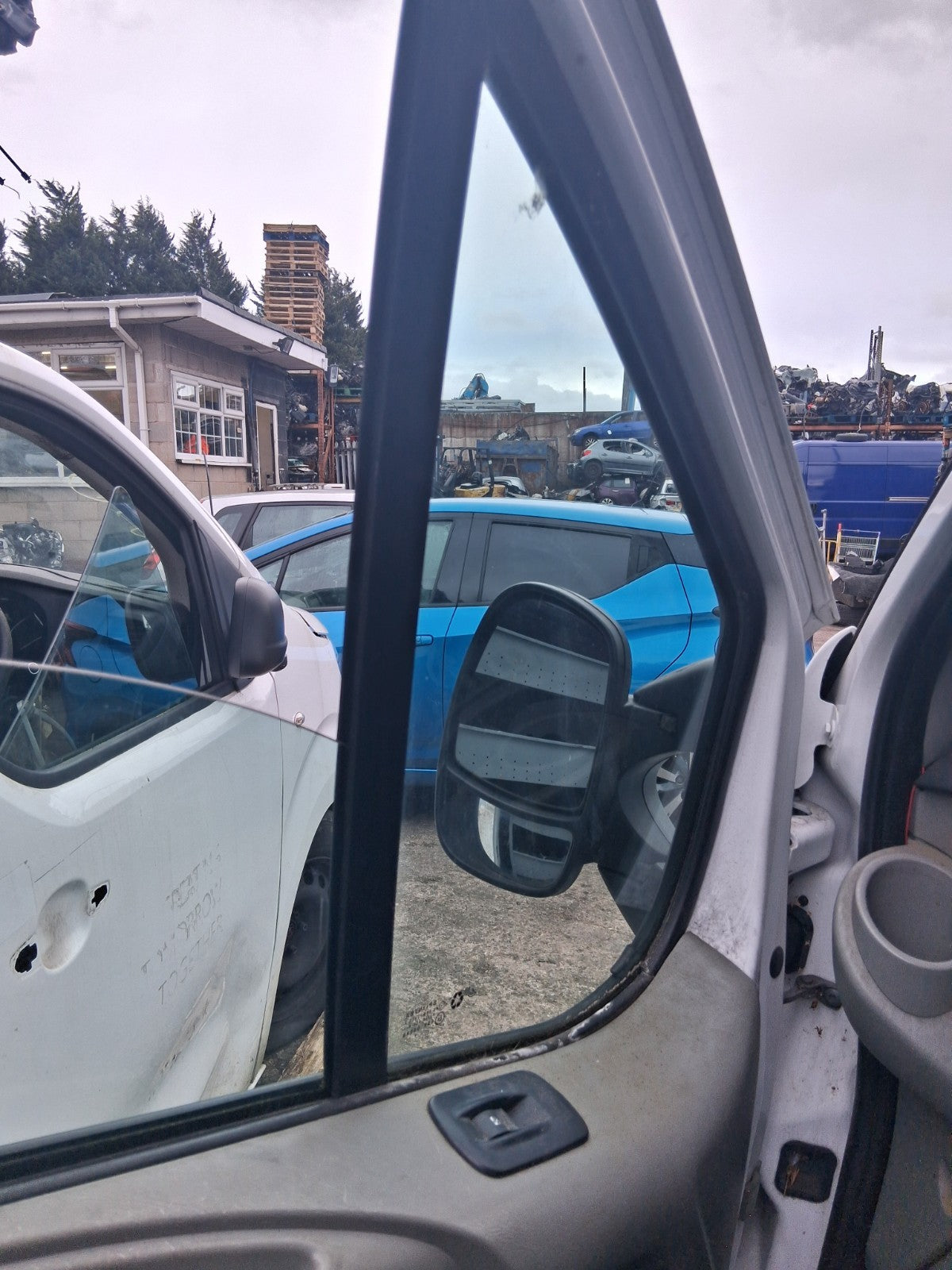 2014 VAUXHALL VIVARO MK1 NSF PASSENGER SIDE FRONT LEFT QUARTER GLASS