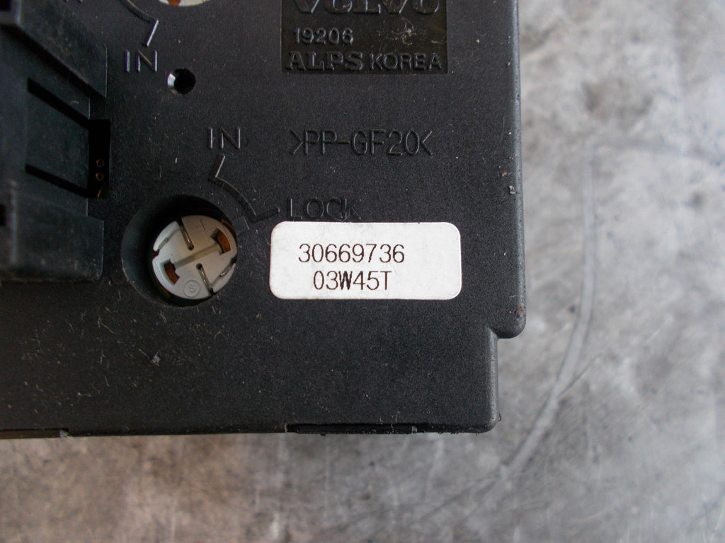 VOLVO V50 2004 HEADLIGHT SWITCH 30669736