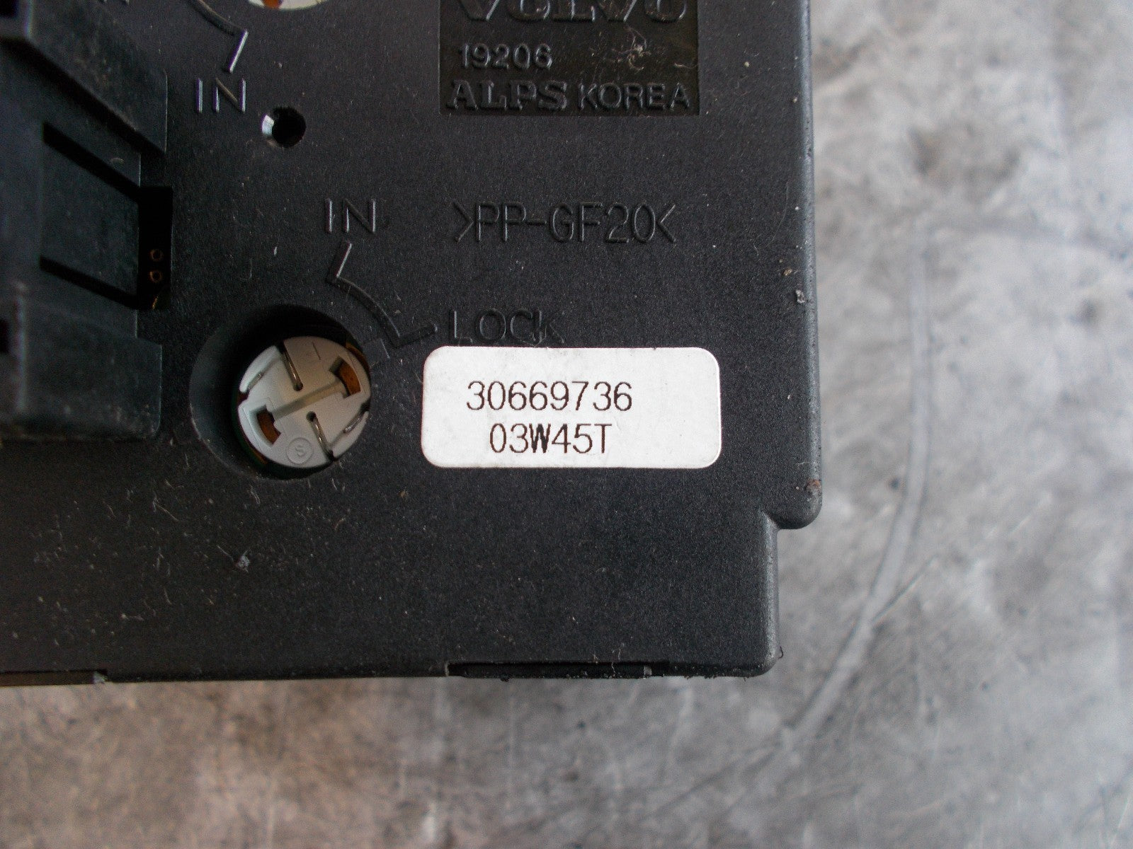 VOLVO V50 2004 HEADLIGHT SWITCH 30669736