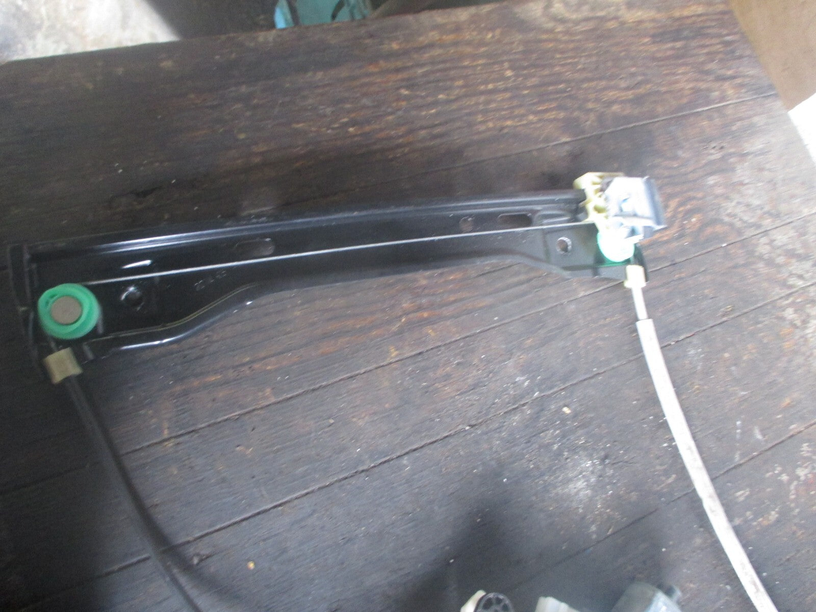 MERCEDES-BENZ W204 OSF DRIVER SIDE FRONT WINDOW REGULATOR & MOTOR A2048200242