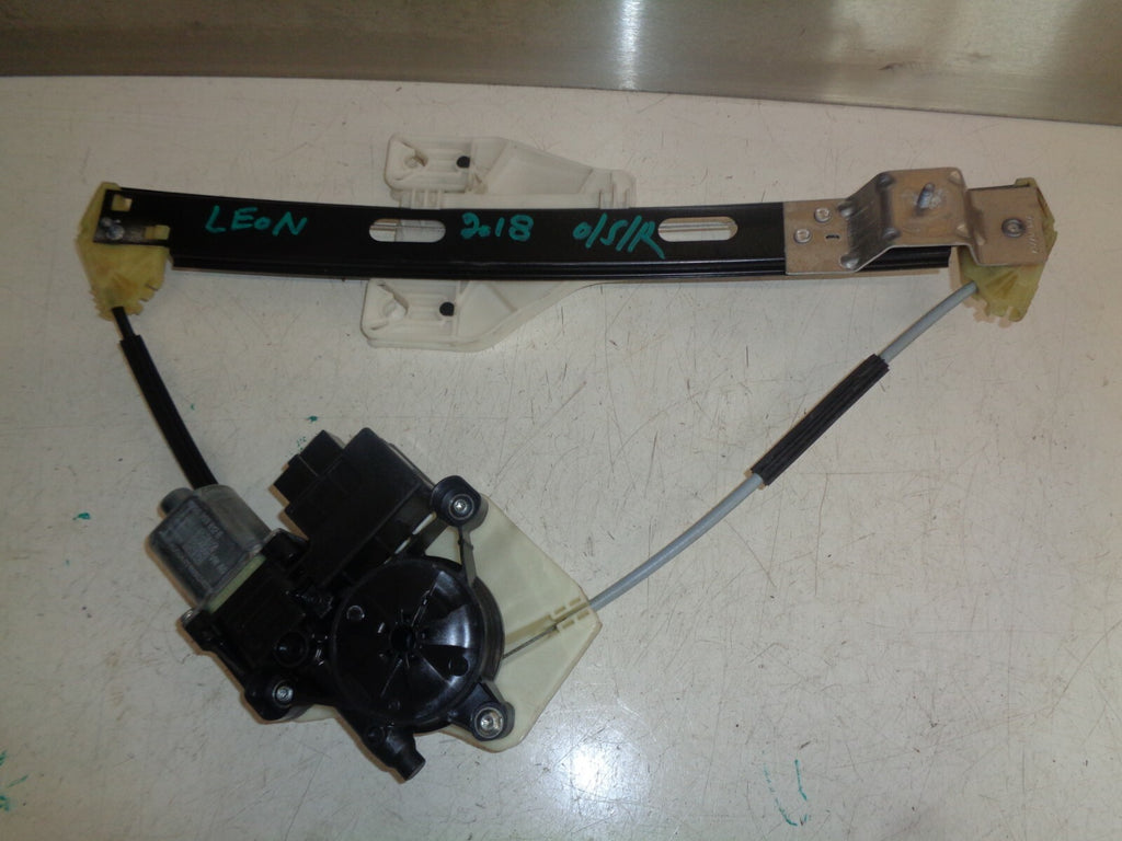SEAT LEON 5F MK3 2018 OSR DRIVER SIDE REAR EXTERIOR DOOR HANDLE + LOCK MECHANISM