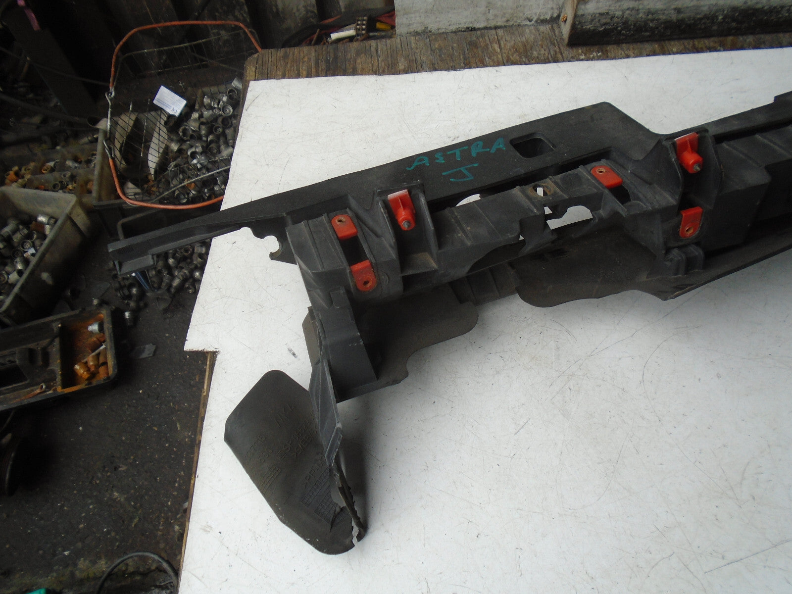 VAUXHALL ASTRA J MK6 FRONT BUMPER SUPPORT BRACKET 13264477