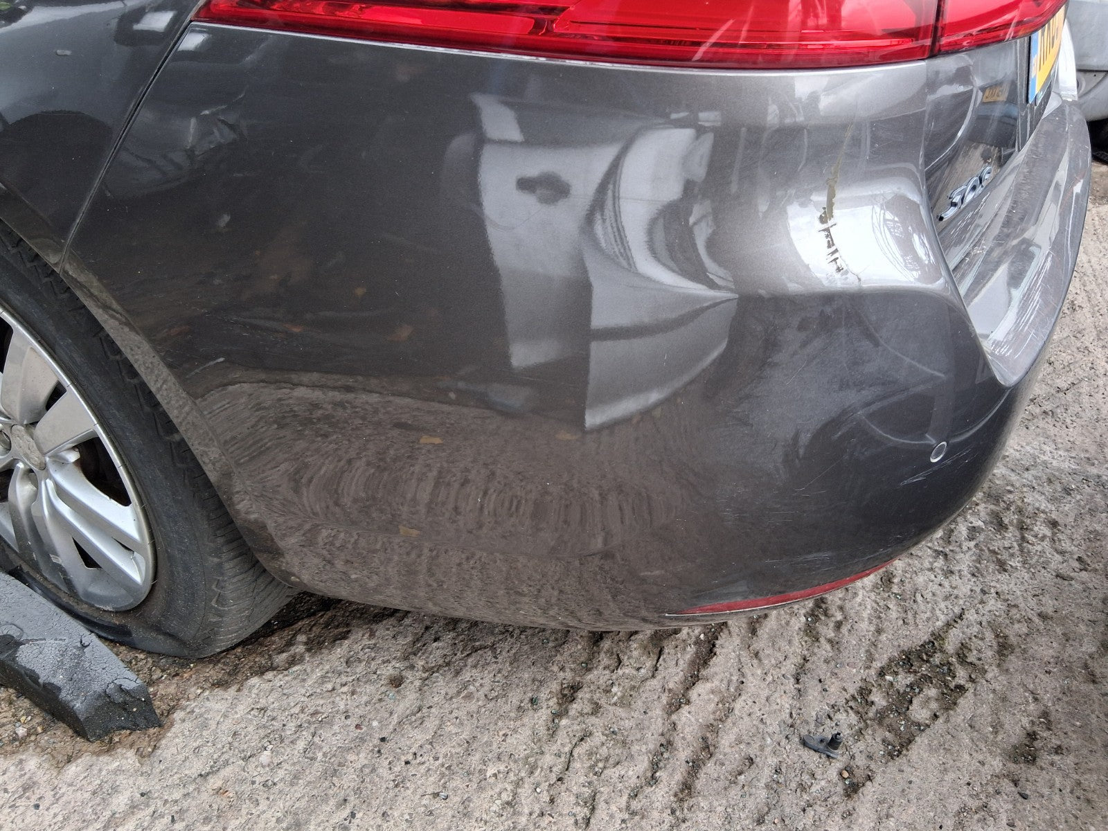 2015 PEUGEOT 308 MK2 ESTATE COMPLETE REAR BUMPER WITH PDC SENSORS GREY MOKA KKS