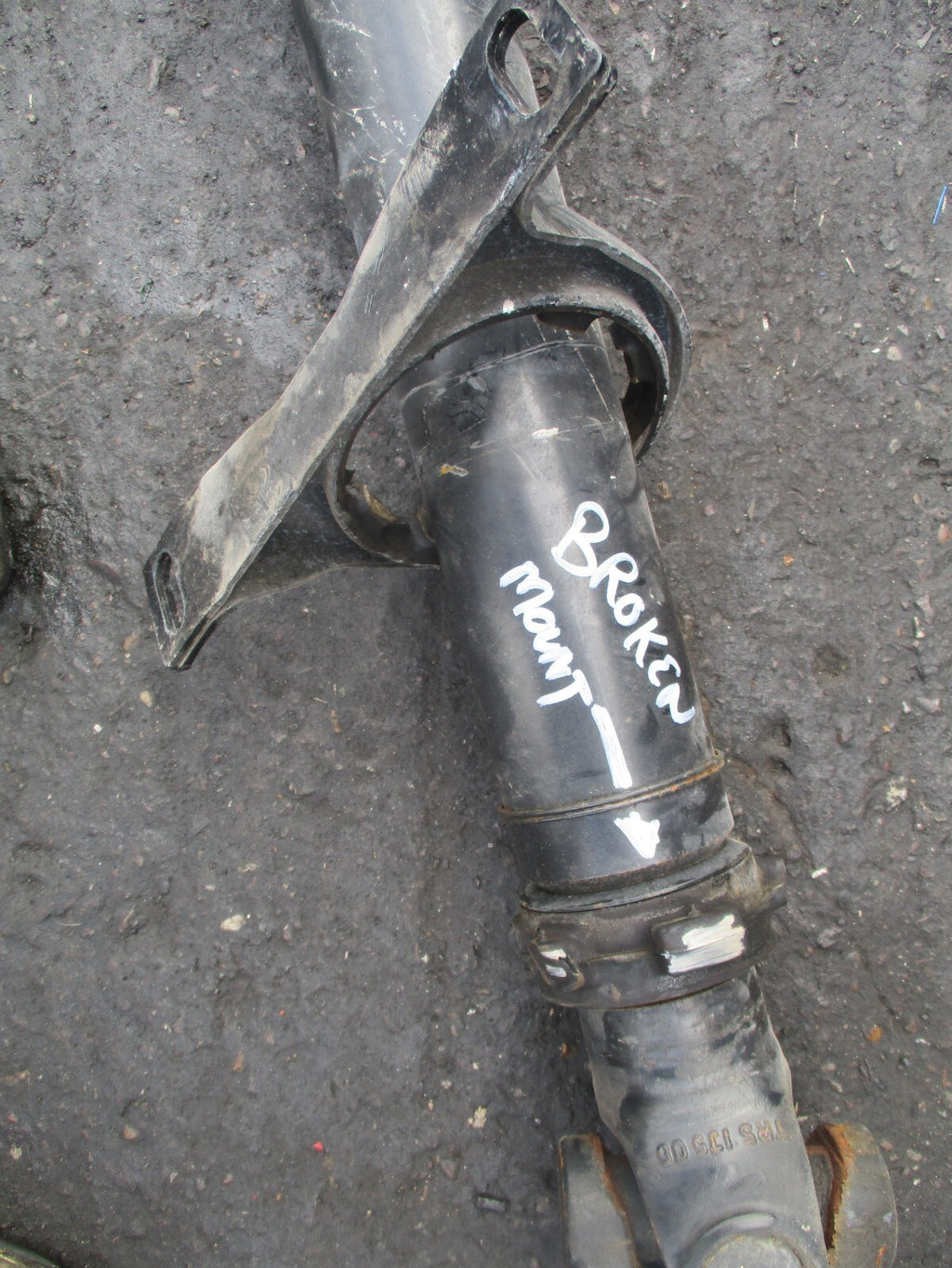 MERCEDES BENZ SPRINTER W907 2021 2.1 DIESEL PROP SHAFT A9074104401 BROKEN RUBBER