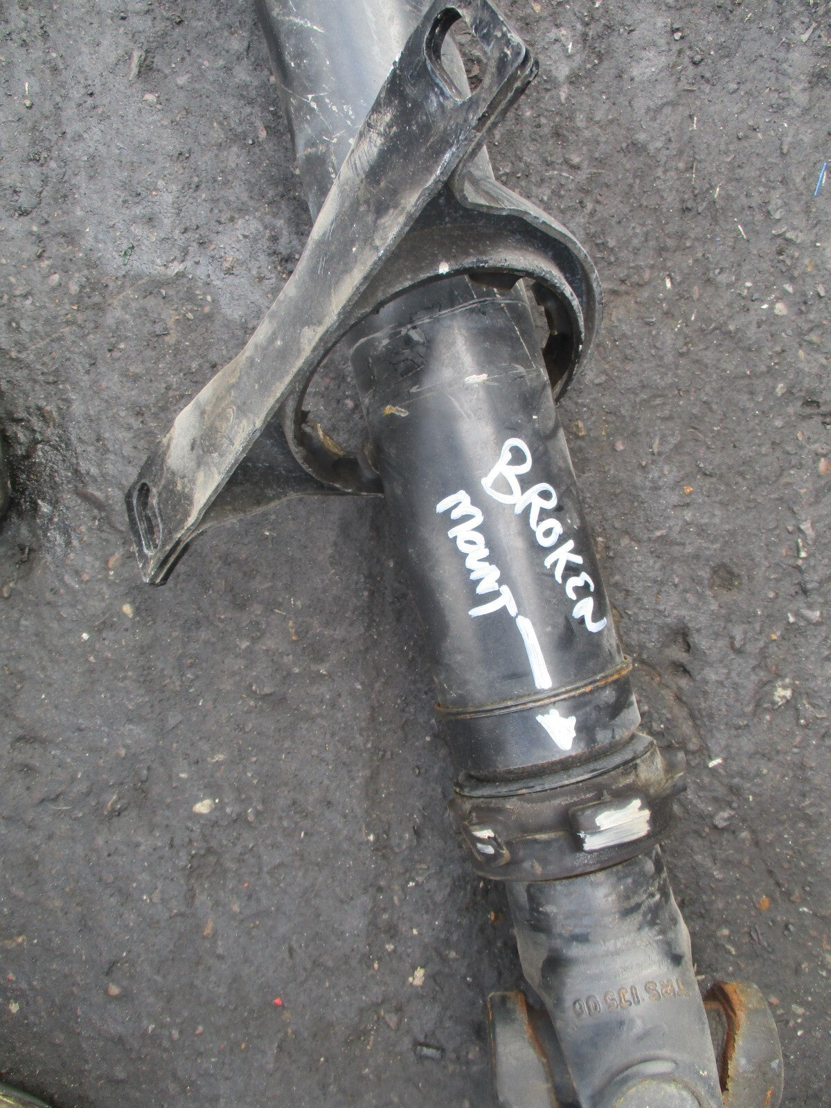 MERCEDES BENZ SPRINTER W907 2021 2.1 DIESEL PROP SHAFT A9074104401 BROKEN RUBBER