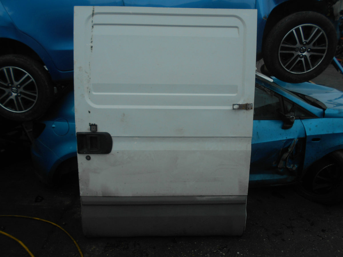 IVECO DAILY 29L10V 2003 SWB NS PASSENGER SIDE BARE SLIDING DOOR WHITE
