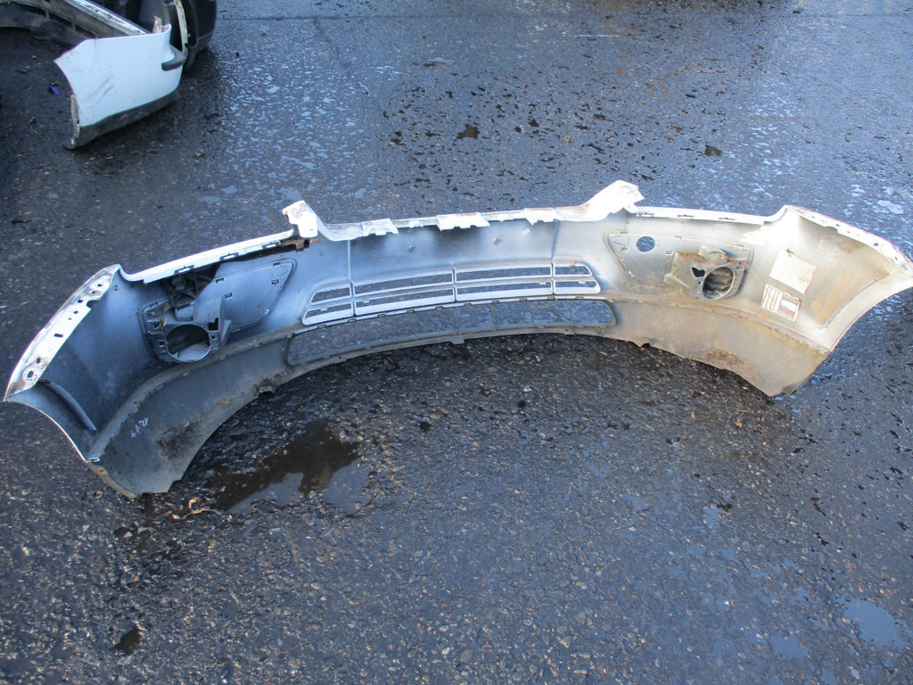 FORD FOCUS MK2 PRE FACELIFT FRONT BUMPER WHITE