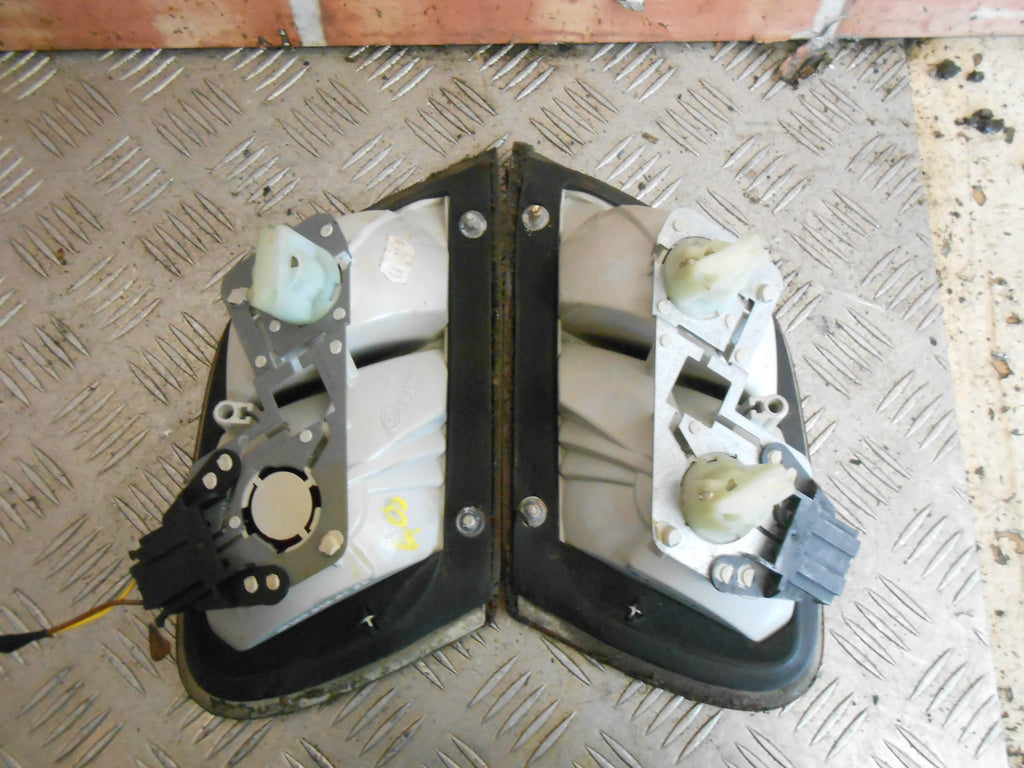 MERCEDES CLK C208 1998 PAIR OSR NSR PASSENGER DRIVER INNER LIGHT 147595 147596