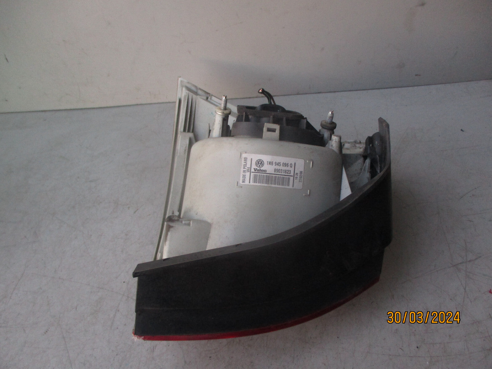 2005 VOLKSWAGEN GOLF MK5 OSR DRIVE SIDE REAR TAIL LIGHT 1K6945096Q