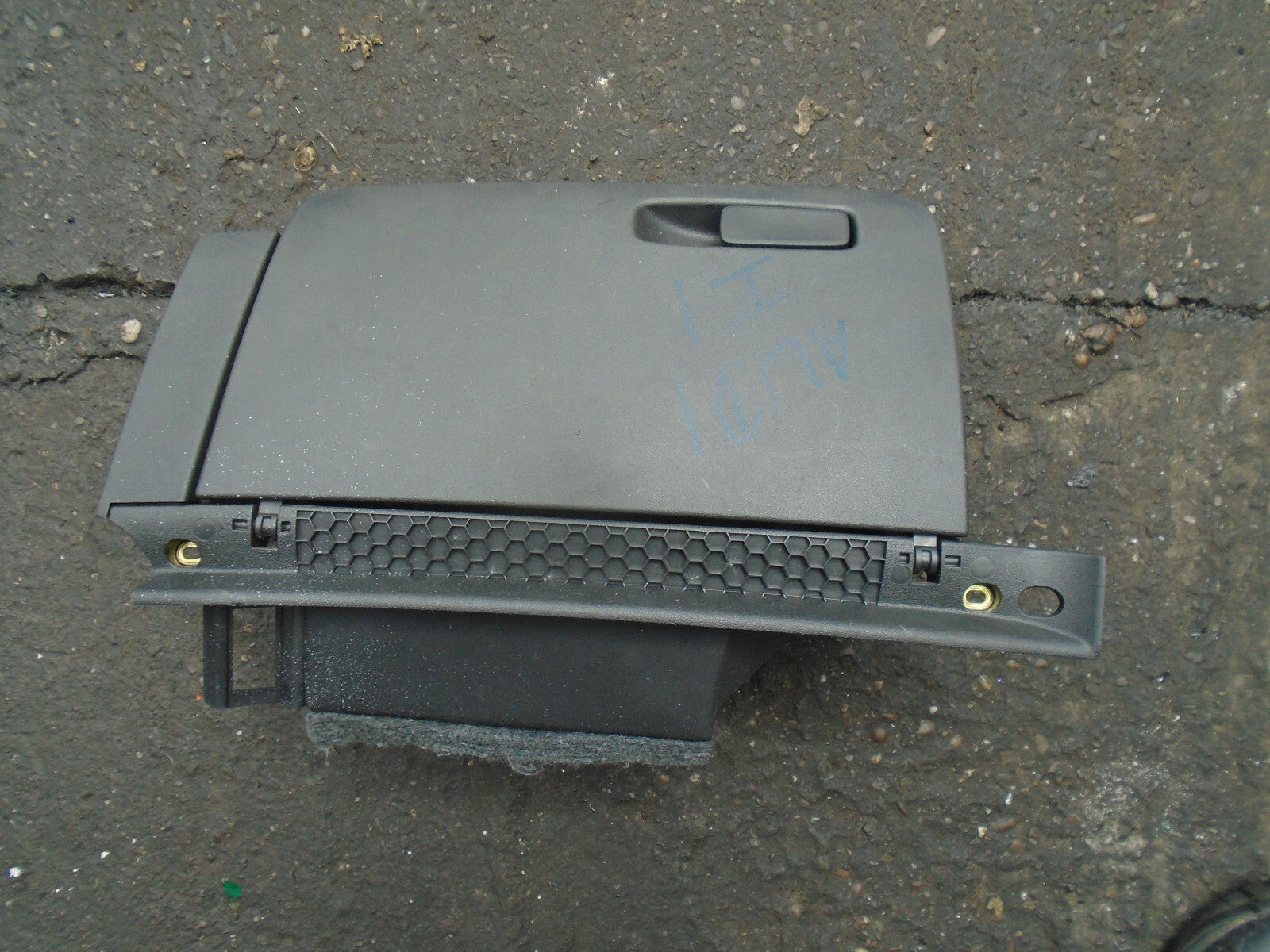 AUDI A1 8X 2014 SPORTBACK STORAGE COMPARTMENT GLOVE BOX