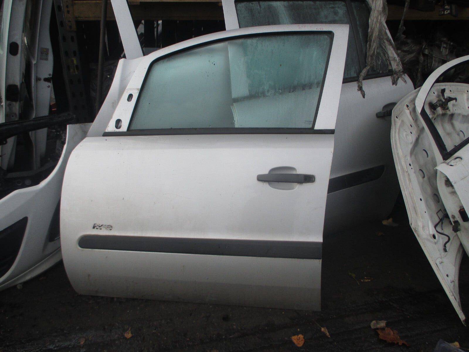 VAUXHALL ZAFIRA B 2007 NSF PASSENGER SIDE FRONT DOOR SILVER