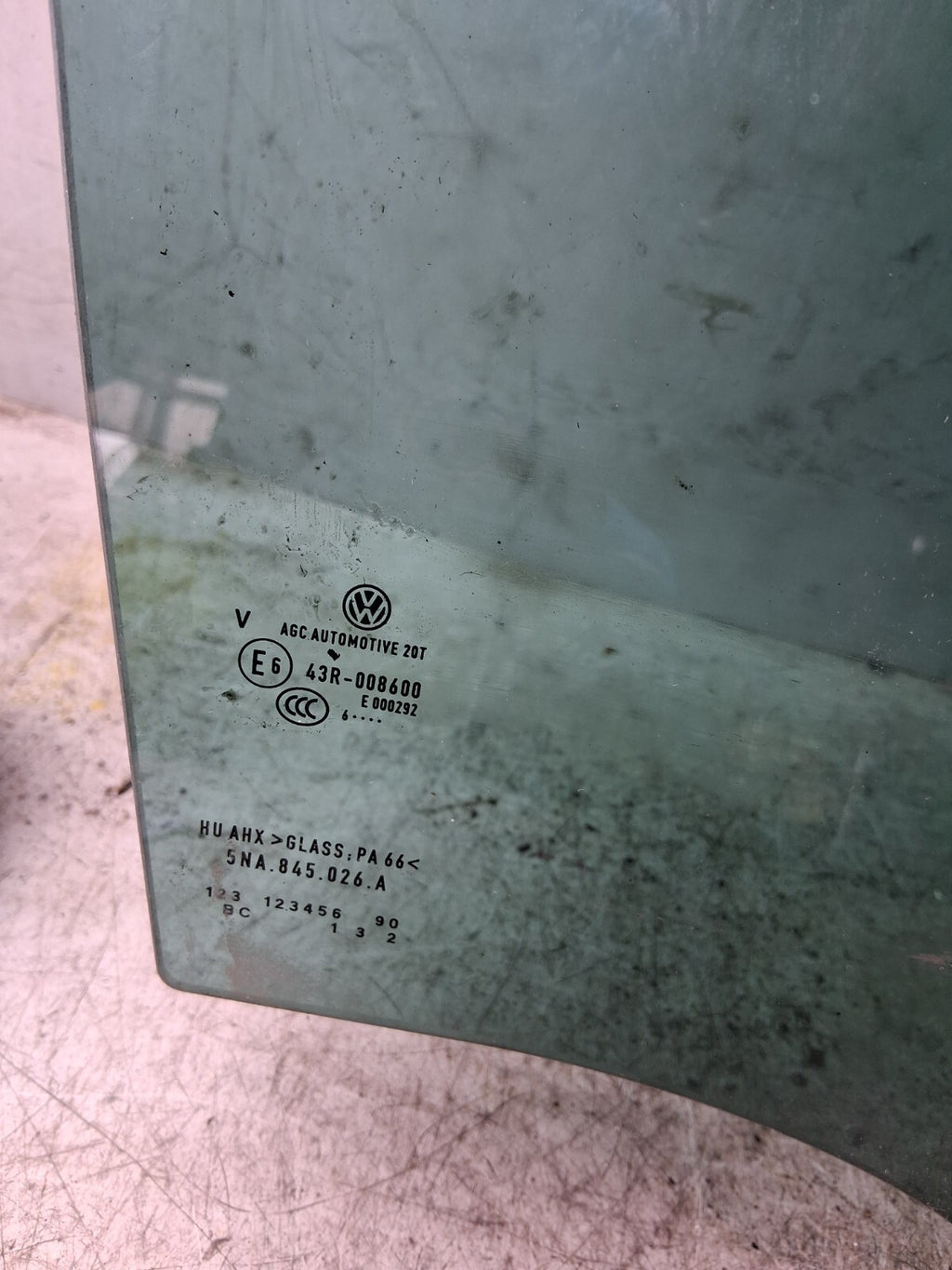 2016 VOLKSWAGEN TIGUAN OSR DRIVER SIDE BACK WINDOW GLASS RIGHT SIDE 43R008600