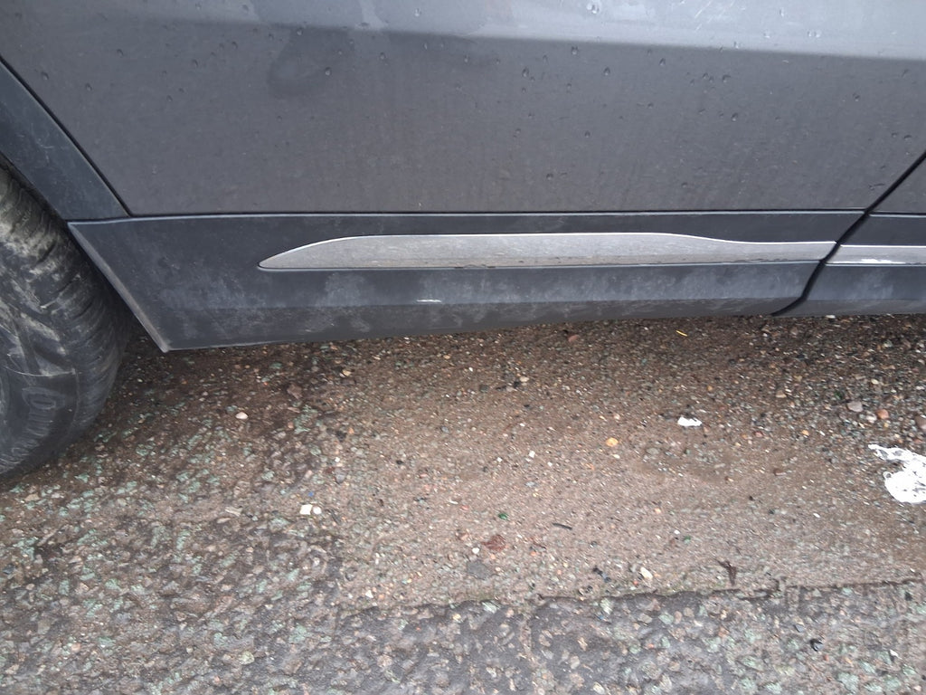 2025 MERCEDES BENZ GLA 180 H247 OSR DRIVER SIDE REAR RIGHT DOOR MOULDING TRIM