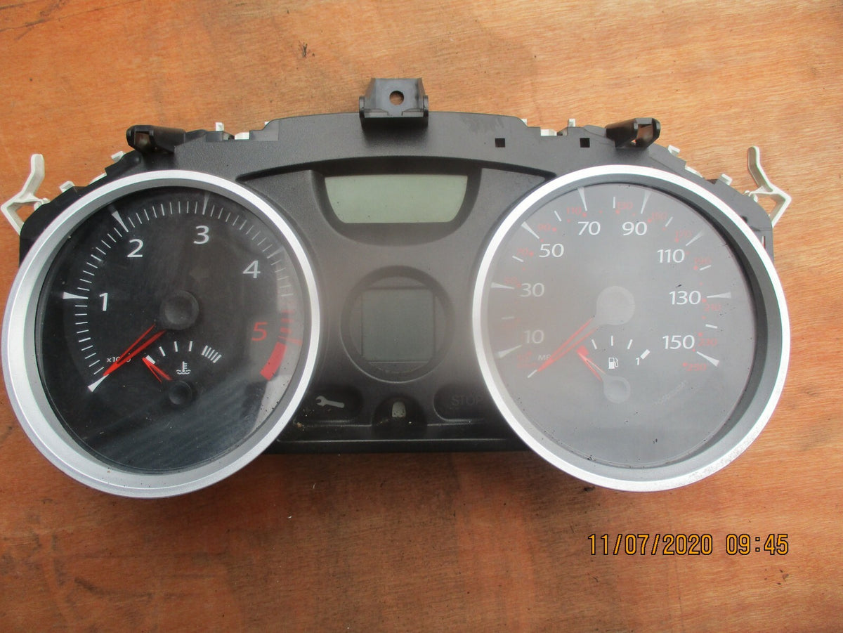 RENAULT  MEGANE MK2 2006 1.9  DIESEL INSTRUMENT CLUSTER SPEEDOMETER 8200408800D