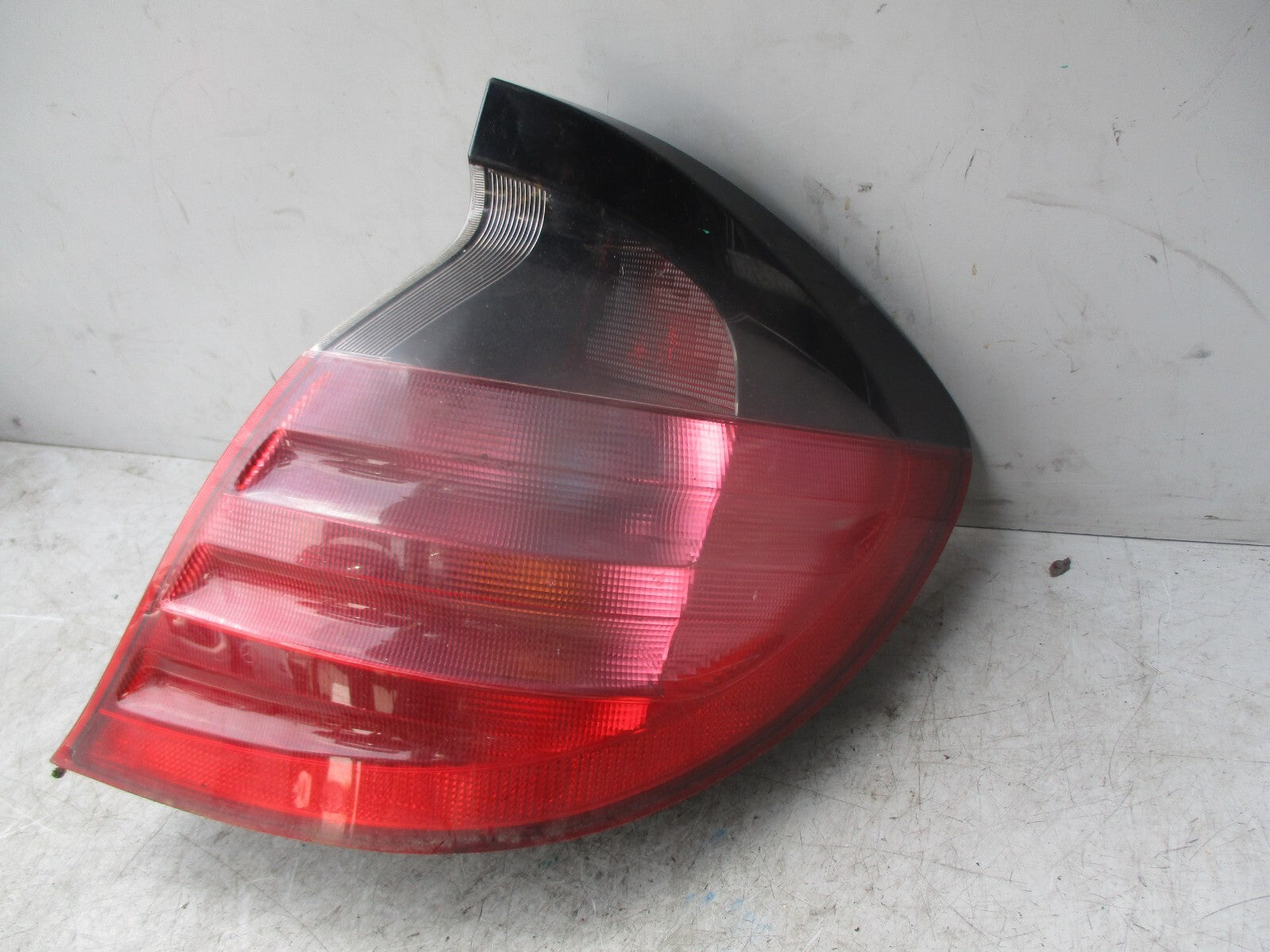 2002 MERCEDES C CLASS COUPE CL203 OSR DRIVER REAR TAIL LIGHT TAIL LAMP 15163100