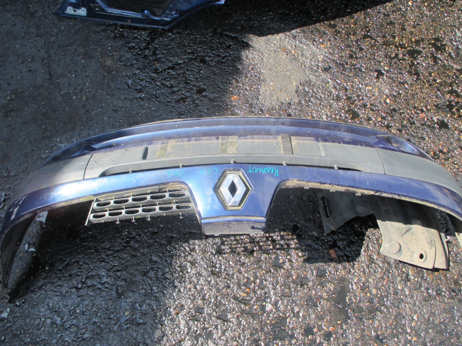 RENAULT CLIO MK2 2001 COMPLETE FRONT BUMPER BLUE
