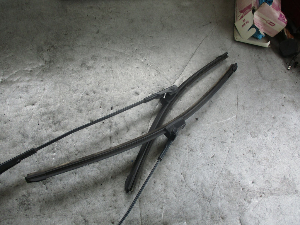 VAUXHALL ASTRA H MK5  5 DOOR 5DR WIPER ARMS 13111222 13111221