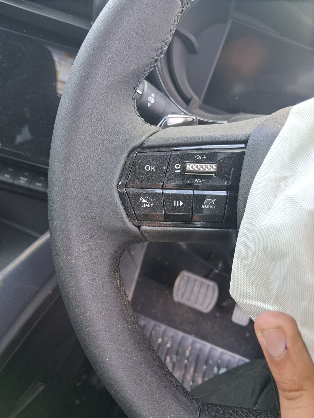 2025 ALFA ROMEO JUNIOR 3 SPOKE MULTIFUNCTION LEATHER STEERING WHEEL