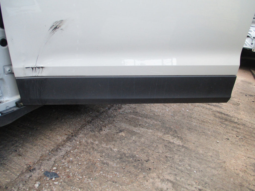 2023 VOLKSWAGEN T CROSS NSF PASSENGER SIDE FRONT LOWER DOOR MOULDING TRIM PANEL