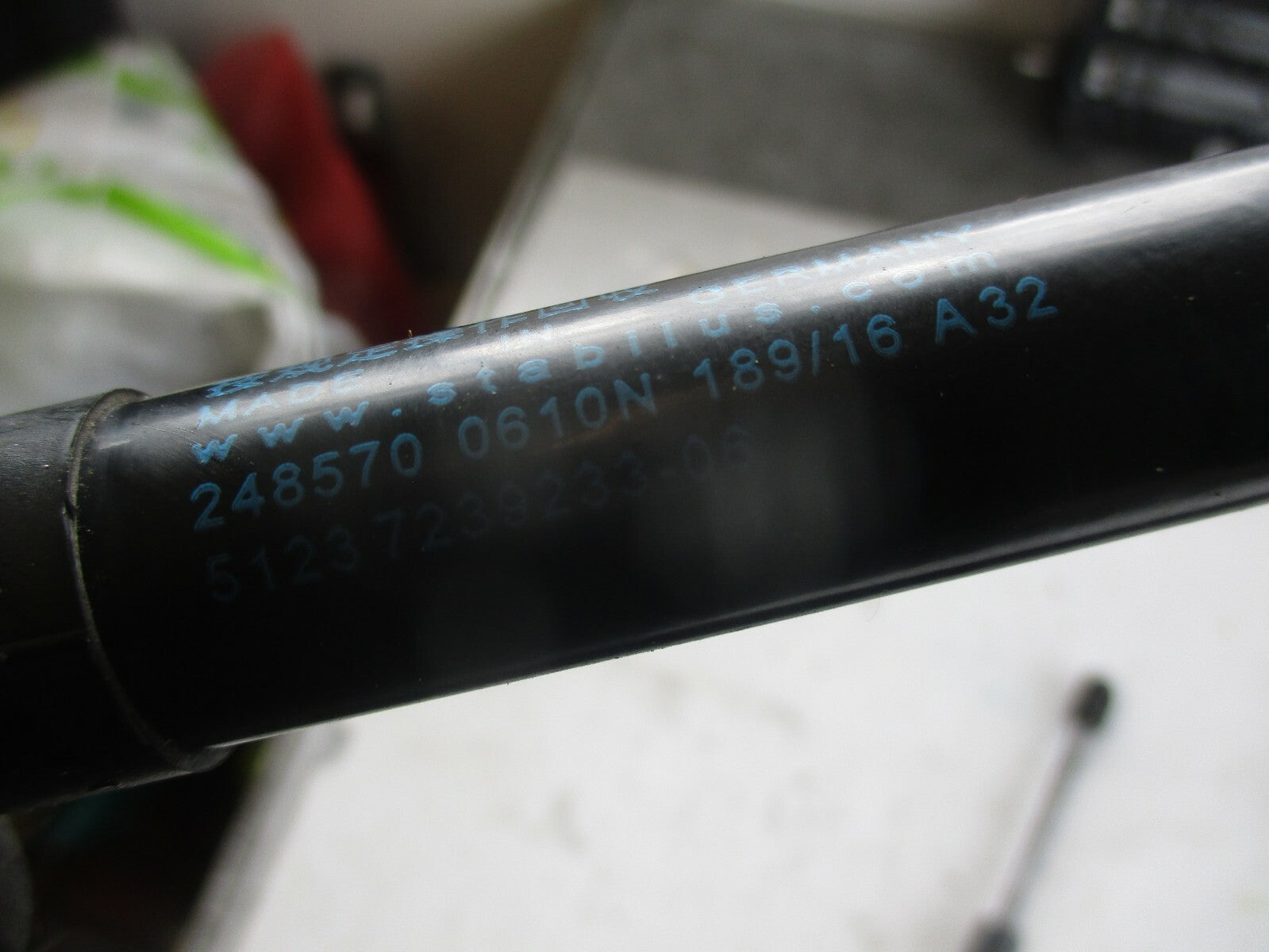 BMW 1 SERIES F20 F21 FRONT BONNET STRUTS BLACK PAIR