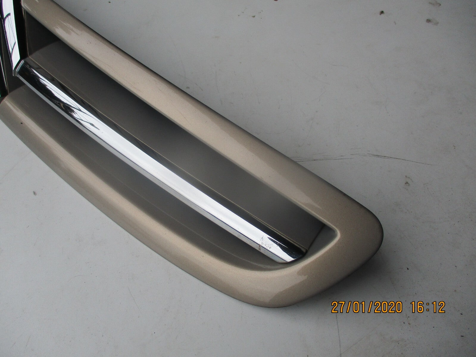 CITROEN XSARA PICASSO 2006 FRONT CENTRAL GRILL GRILLE BADGE BEIGE 9650059377