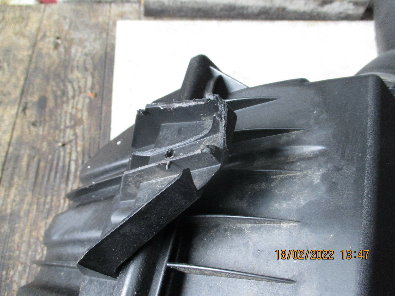 LAND RANGE ROVER EVOQUE 2016 AIR FILTER BOX PIPE MAF BJ32-9600-AD DAMAGED TAB