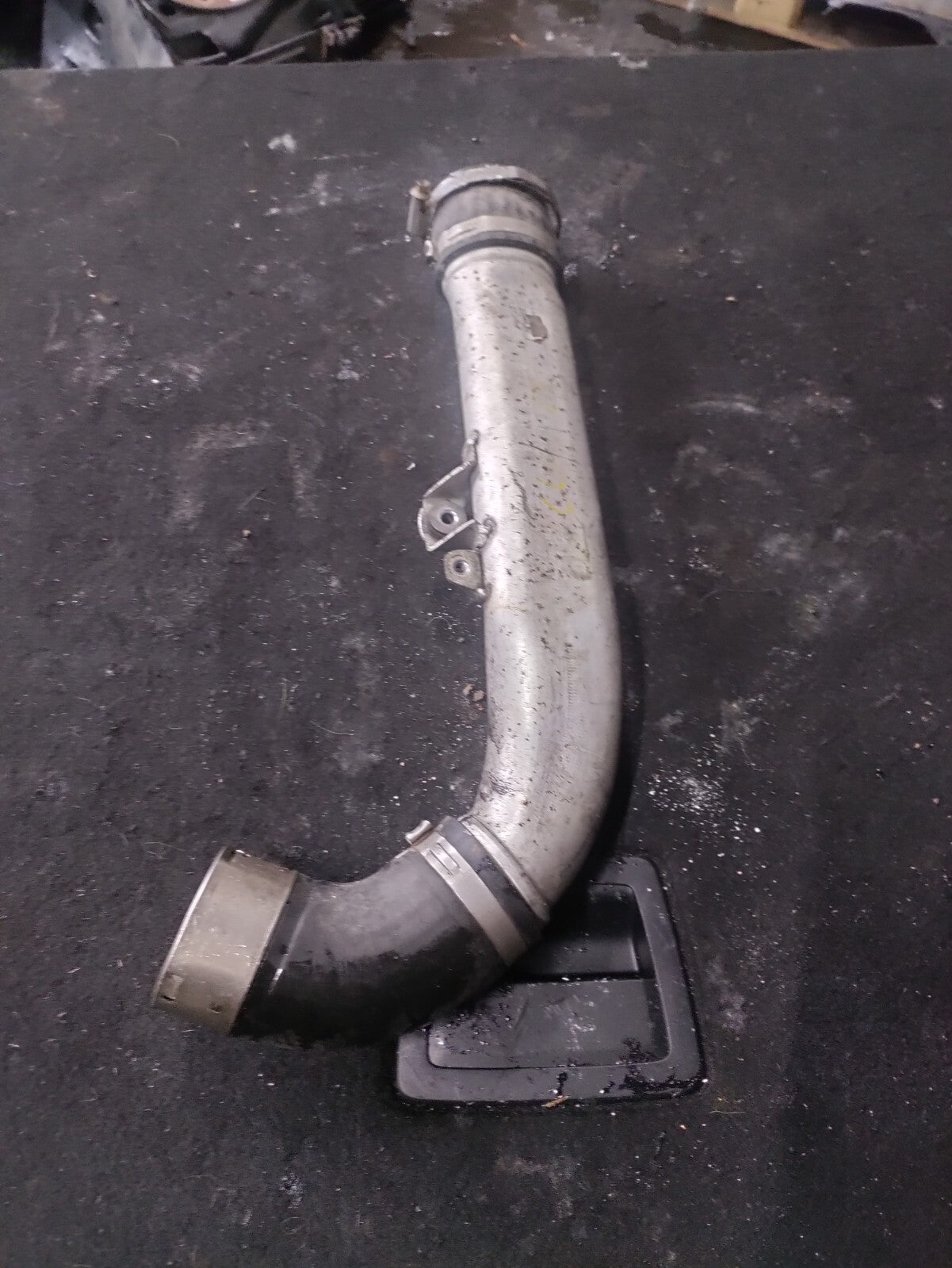 2015 MERCEDES BENZ C CLASS W205 2.1 DIESEL INTERCOOLER PIPE A6510980807