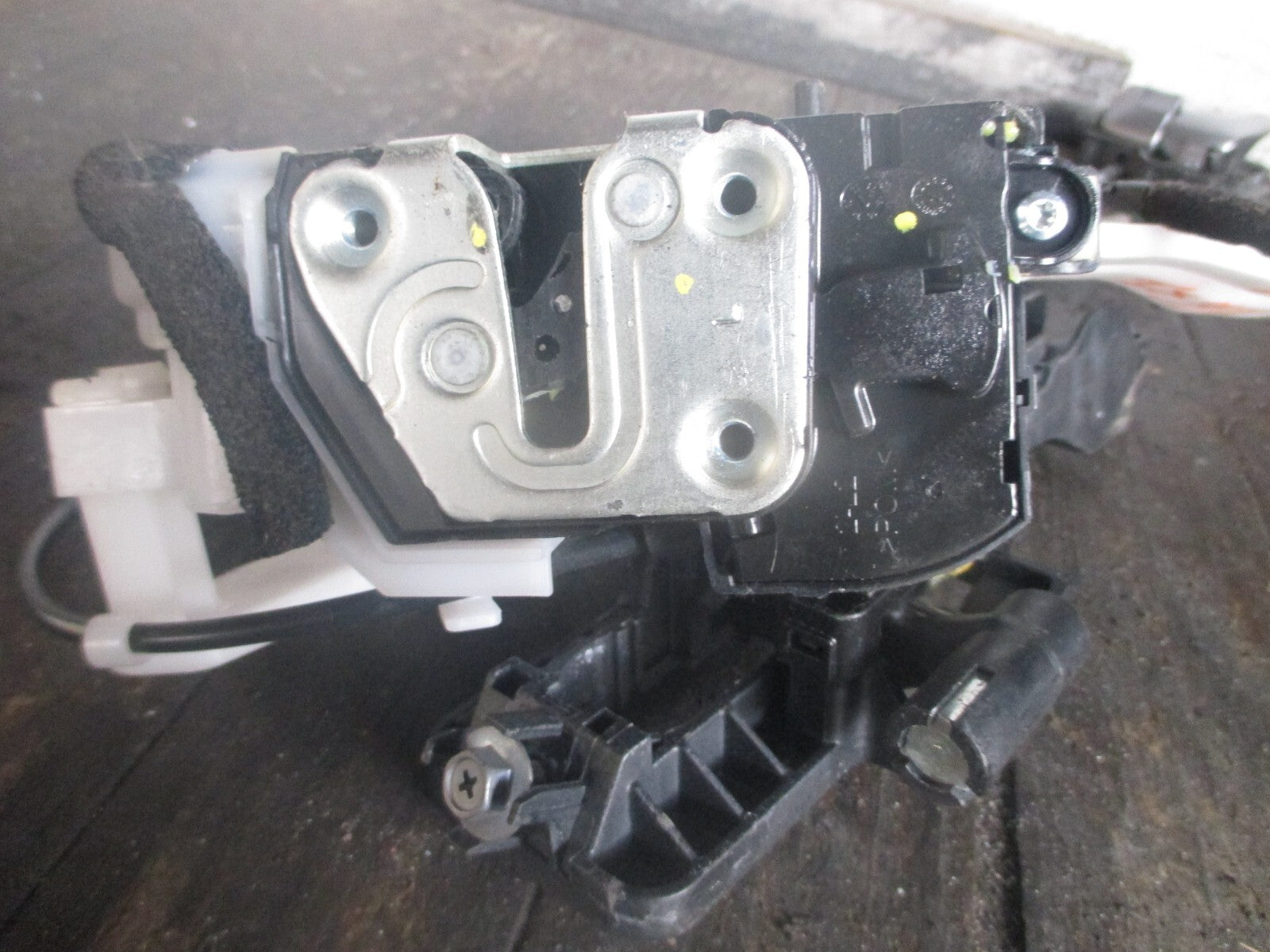 HYUNDAI IX35 2015 NEARSIDE REAR DOOR LOCK MECHANISM JA68K0839015
