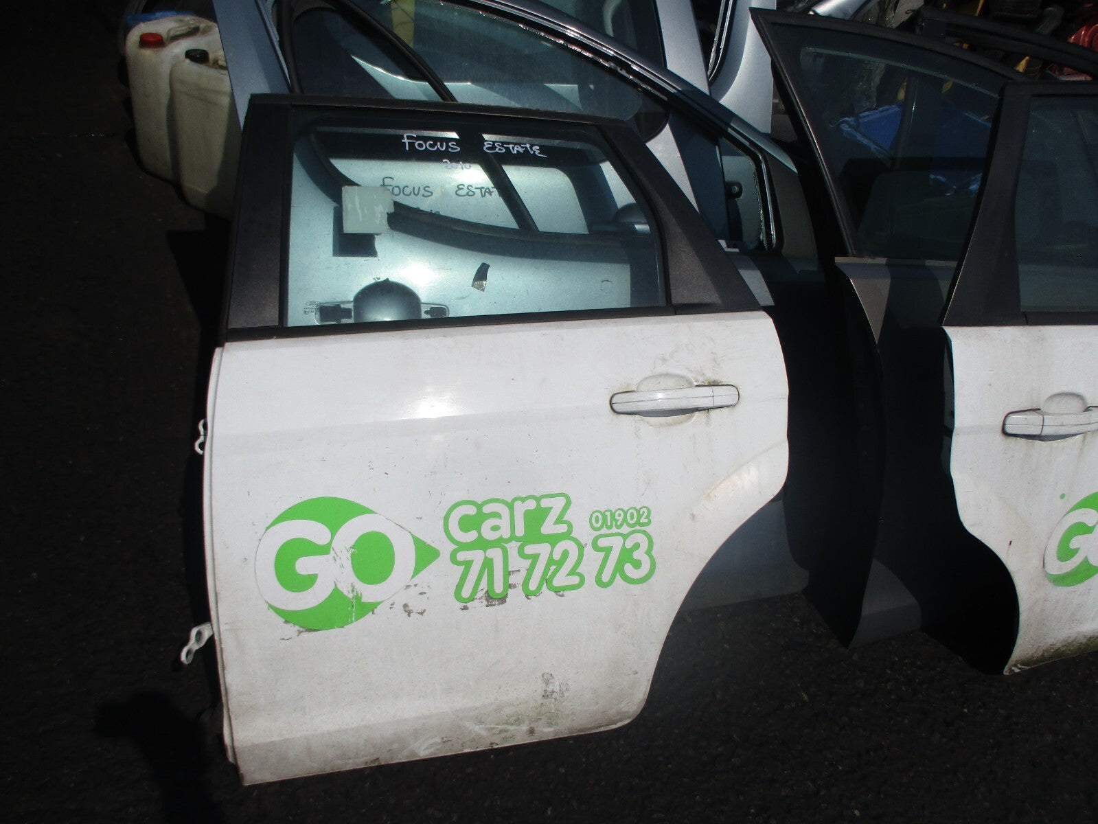 FORD FOCUS 2010 MK2 ESTATE PASSENGER NEAR SIDE REAR COMPLETE DOOR WHITE NSR